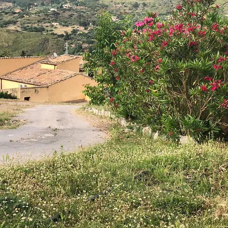 Alloggio per agriturismo Ilardo *